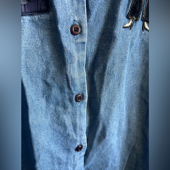 Vintage Womans Button Up Shirt - Embroidered - Size Medium - Picture 4 of 8